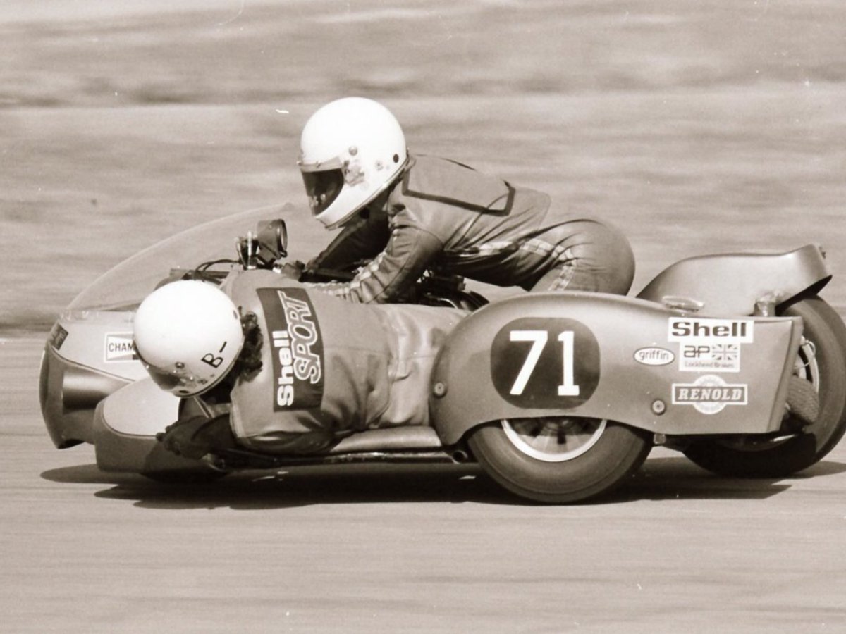 TappetTwo's tweet image. Sidecar action from Colerne Races August 1976....