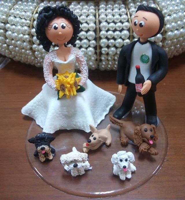 Customizando's tweet photo. Ideia de noivinhos pra quem ama cachorros.. Que tal? Esse daqui foi do #osimdolindoedalinda ❤ #customizando #noivinhos #prainspirar #topodobolo #casamento #ideia #casorio #lovepet #cachorros #dogs #love #wedding https://t.co/U85sYWr5dP https://t.co/SUtcn0ogT7