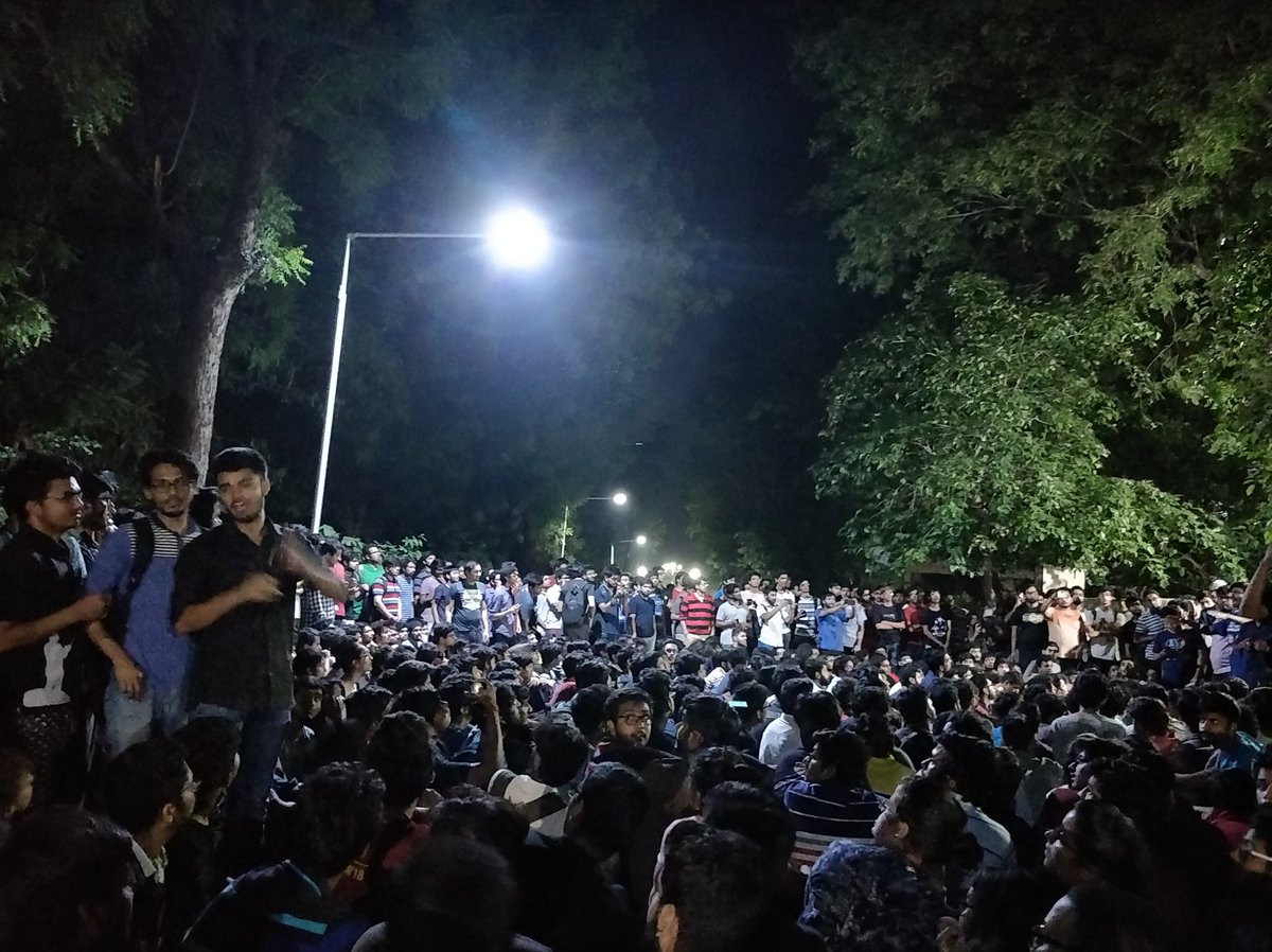 asensharma420's tweet photo. Repercussions of not having a peaceful discussion in Audi...
Main Road blocked...
We ARE not giving up...

#rollbackbitsfeehike 
#BITSAgainstFeeHike https://t.co/rOBrqqmjyl