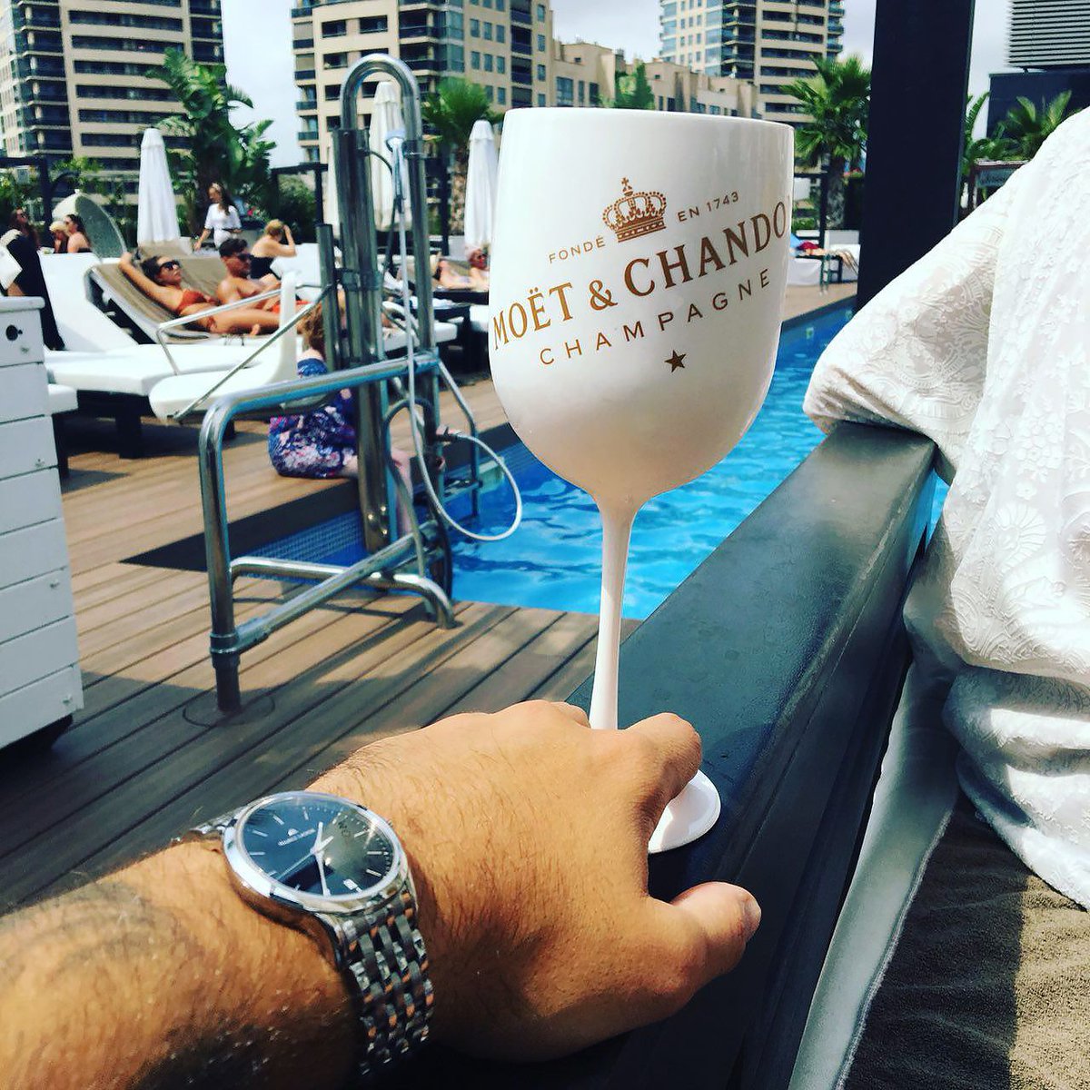 DEcrypto_ger's tweet photo. Celebrating the well deserved gains from our efforts and investments. Best thing is when your friends succeed as well. #moet #moetchandon #friends #party #VIP #champagne #entrepreneur #marketing #business #success #crypto #cryptoinvestor #cryptotrading #daytrading #Barcelona https://t.co/UhhJUyv9OH