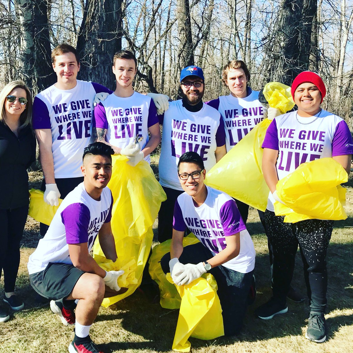 TonyaYYC's tweet photo. So much fun with this team yesterday at the Okotoks River Cleanup. #wegivewherewelive #springcleaning #telusteam #telusdaysofgiving @townofokotoks @telus https://t.co/lD27Rl2Dpa