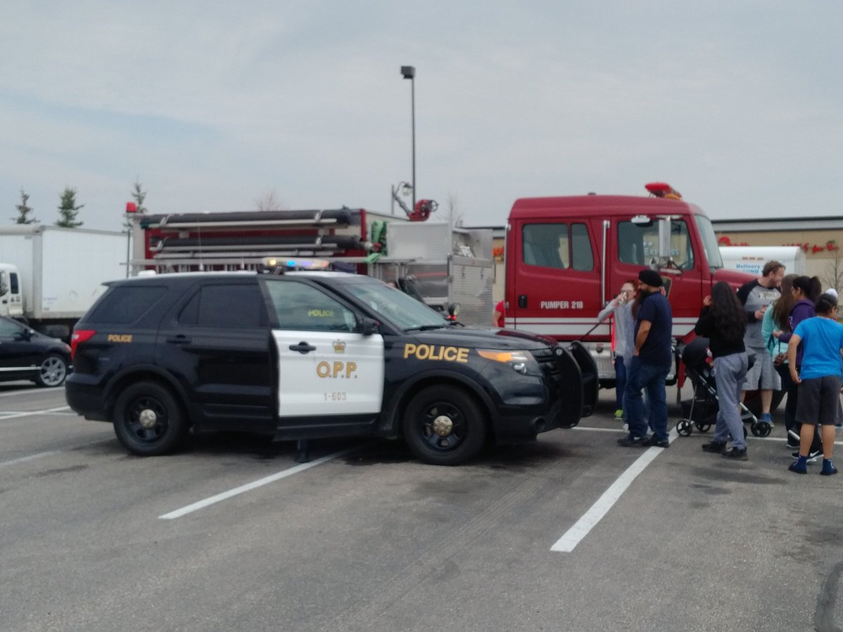 BPFFA1068's tweet photo. Don't forget to come out and support the @BramptonFireES recruit class today. Here at the Lowe's plaza washing cars till 2pm. All proceeds will support the Princess Margaret Hospital and Cystic Fibrosis. All for a great cause. @opffa @IAFFCanada https://t.co/thNxYSooAS