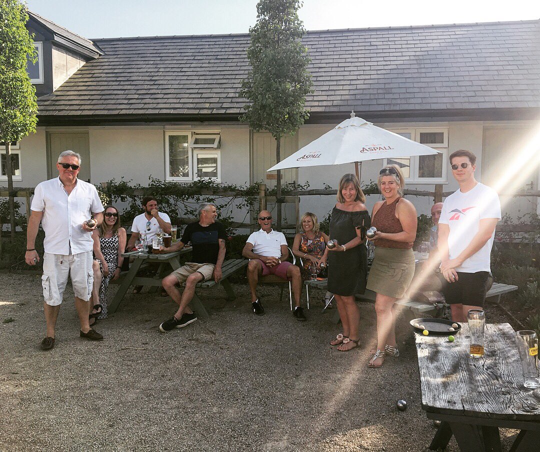 InnWestEnd's tweet photo. Bank Holiday Sunday spent the right way, drinks and boules in the garden☀️🌸 #SundayFunday #bankholidayfun #bankholidaysunshine #britishweather https://t.co/rZAid0UQoC