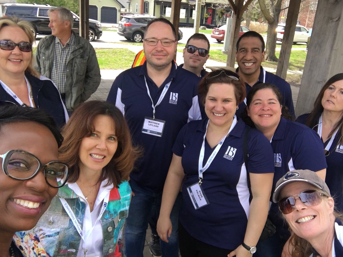 iamcelinacc's tweet photo. Thank you @TheBrysonBlue for your dedication to the @TownofWhitby & the Village of Brooklin. We all have a role to play on ensuring that we have clean, safe and beautiful green spaces to enjoy for years to come. Your adoption of #GrassPark will leave a lasting legacy in our town. https://t.co/teOGdMwDAJ