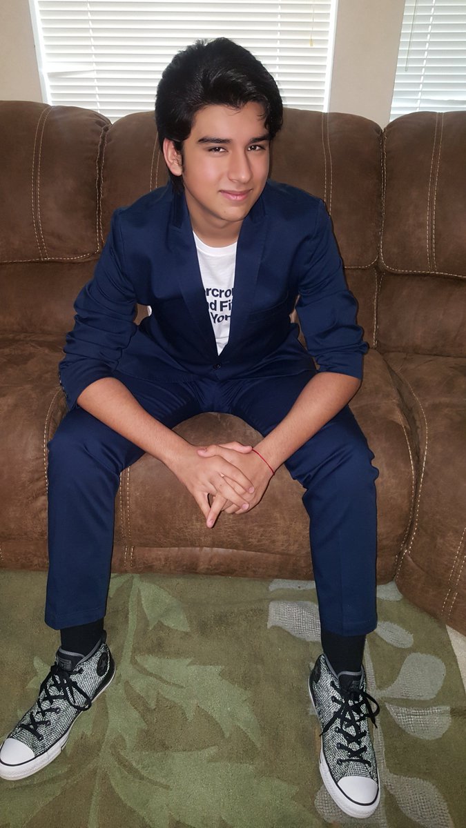 HadeedkingActor's tweet photo. Saturday night school dance,I had a blast. https://t.co/NxrPq5p1xI
