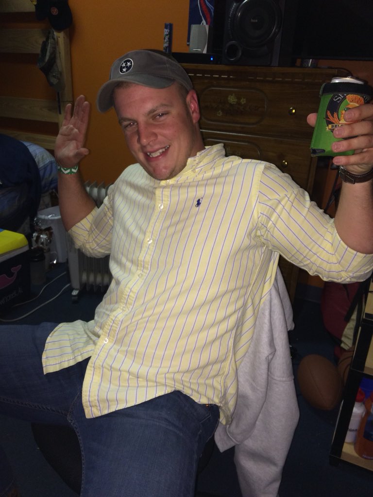 shawhunter24's tweet photo. As best man I feel obligated to embrace the roll and start the week thread of pictures of @alward58 since he gets married next weekend. Let’s start with the night @RachelTichenor realized, “how have I never talked to this guy?” https://t.co/nUQKgXF1q8