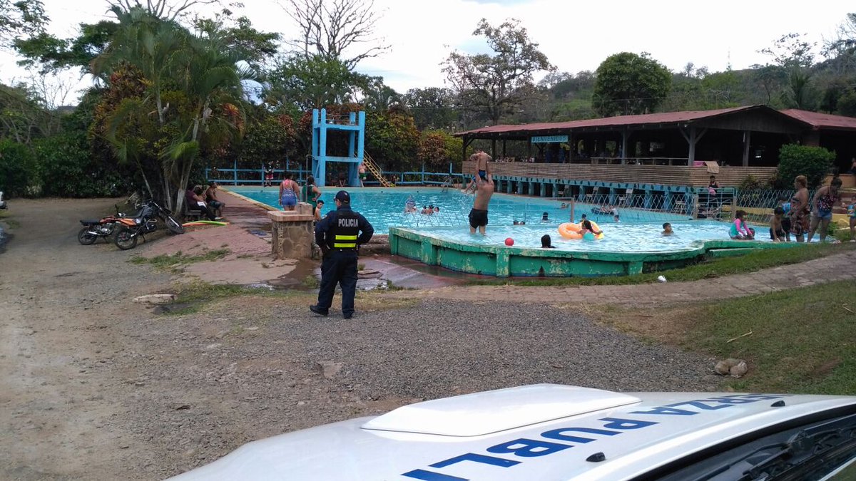fuerzapublicaCR's tweet photo. #ConsejoFP: En piscinas, balnearios, playas y ríos, los niños deben ser supervisados SIEMPRE por un adulto responsable. #TuristearSeguro #HacemosNuestroTrabajo Atenas #Alajuela. https://t.co/PTy0kAtHfP