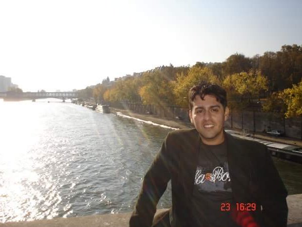 suriel's tweet photo. COMUNISTA EN LAS VEGAS:
Rafael Márquez, productor general del programa "Alo Presidente", conducido por Chávez y ahora por @NicolasMaduro abandonó Venezuela. Ahora vive en Las Vegas, Estado Unidos; comiendo los mejores manjares y asistiendo a los casinos más costosos https://t.co/fjM2POqAnK