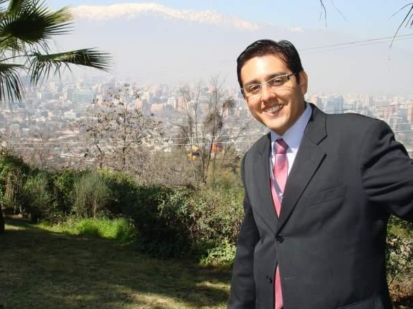 suriel's tweet photo. COMUNISTA EN LAS VEGAS:
Rafael Márquez, productor general del programa "Alo Presidente", conducido por Chávez y ahora por @NicolasMaduro abandonó Venezuela. Ahora vive en Las Vegas, Estado Unidos; comiendo los mejores manjares y asistiendo a los casinos más costosos https://t.co/fjM2POqAnK
