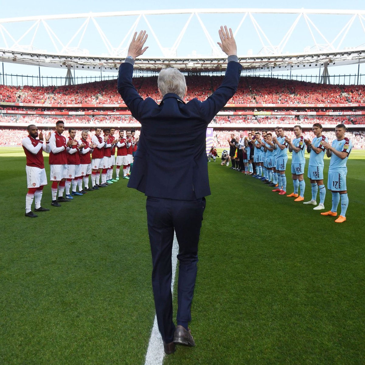 ESPNFC's tweet photo. A Guard of Honor for the boss. https://t.co/7MZnbDuXB1
