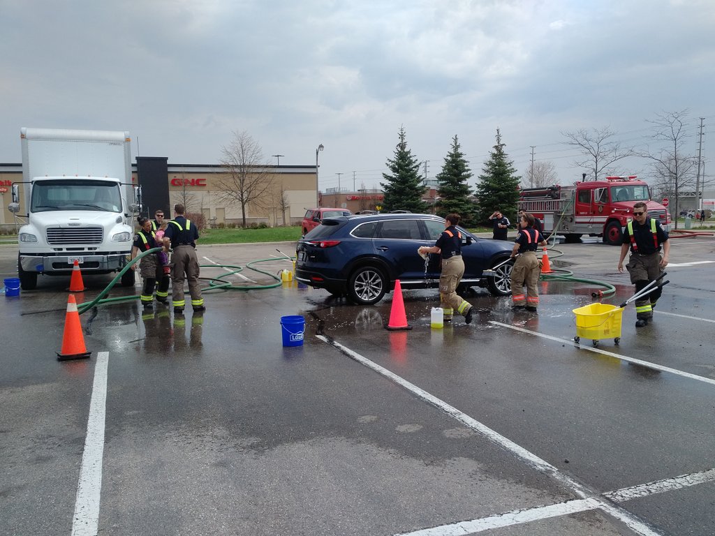 BPFFA1068's tweet photo. Don't forget to come out and support the @BramptonFireES recruit class today. Here at the Lowe's plaza washing cars till 2pm. All proceeds will support the Princess Margaret Hospital and Cystic Fibrosis. All for a great cause. @opffa @IAFFCanada https://t.co/thNxYSooAS