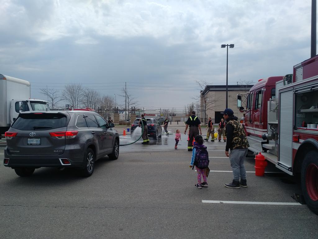 BPFFA1068's tweet photo. Don't forget to come out and support the @BramptonFireES recruit class today. Here at the Lowe's plaza washing cars till 2pm. All proceeds will support the Princess Margaret Hospital and Cystic Fibrosis. All for a great cause. @opffa @IAFFCanada https://t.co/thNxYSooAS