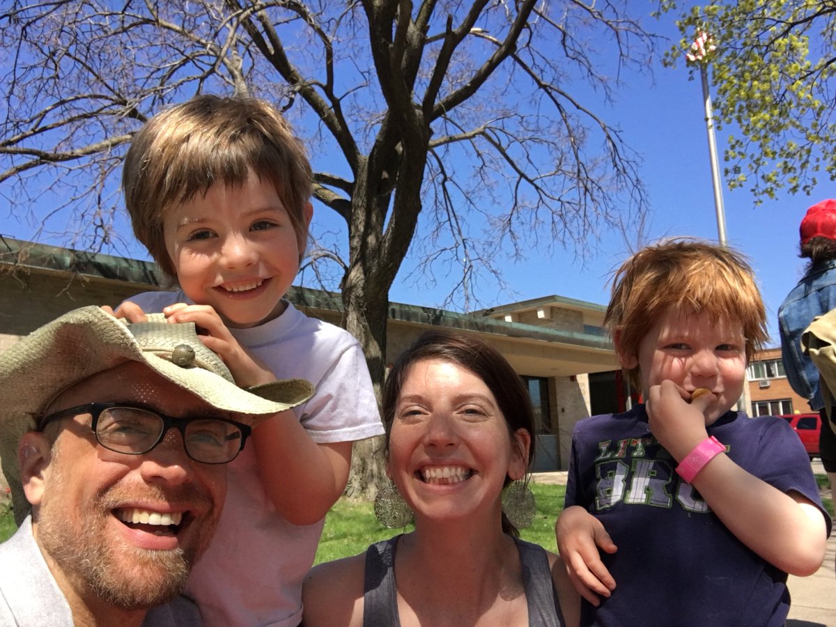 jeremyschroeder's tweet image. We’re camped out and very ready for the @HOBT May Day Parade! #mplsmayday