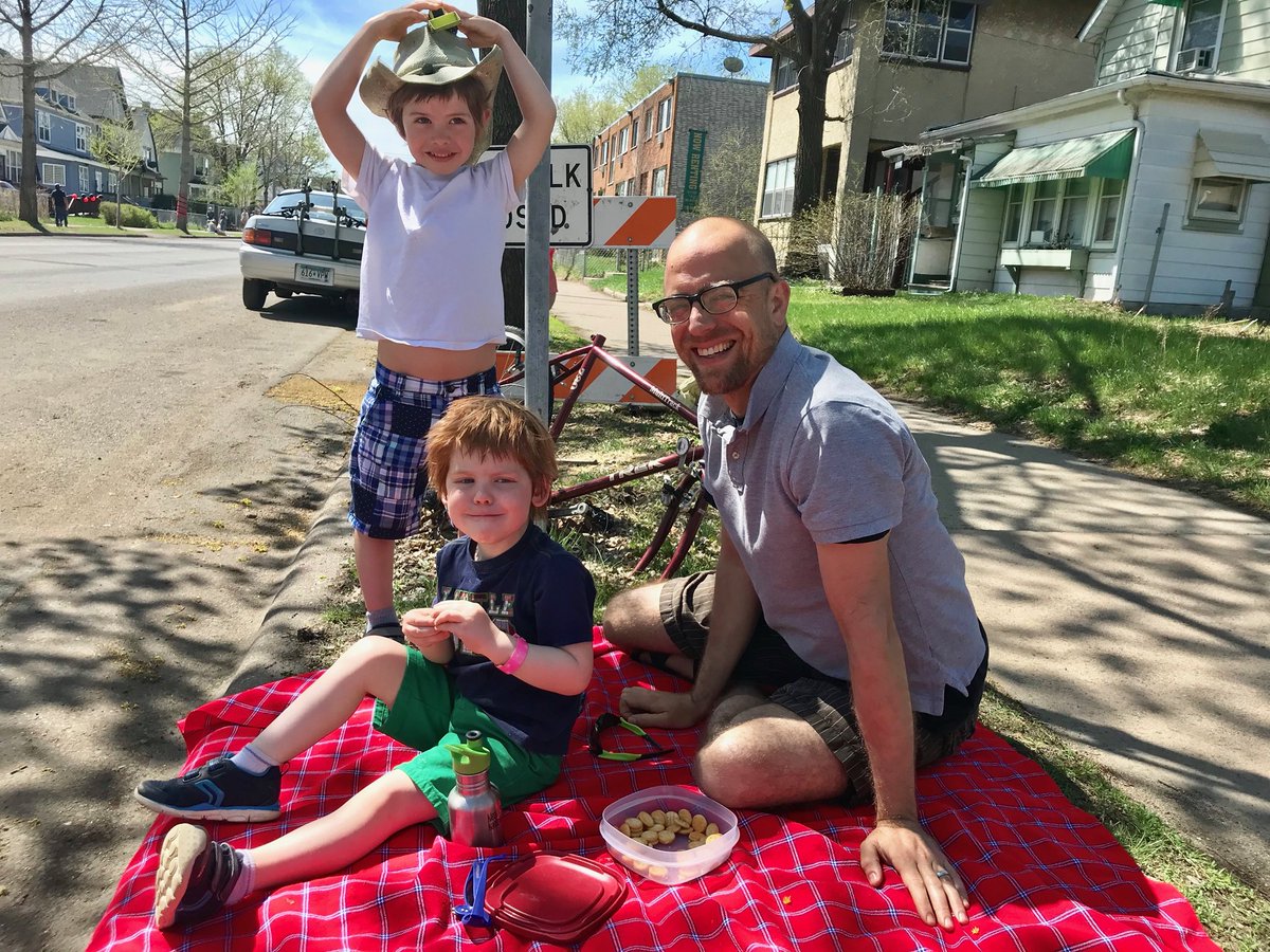 jeremyschroeder's tweet image. We’re camped out and very ready for the @HOBT May Day Parade! #mplsmayday