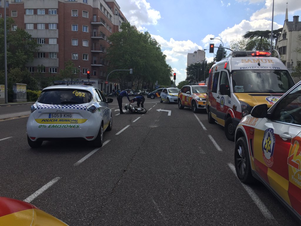 Muere un escolta de Mariano Rajoy en un accidente de moto en Madrid DchvmwgXUAEZk0W