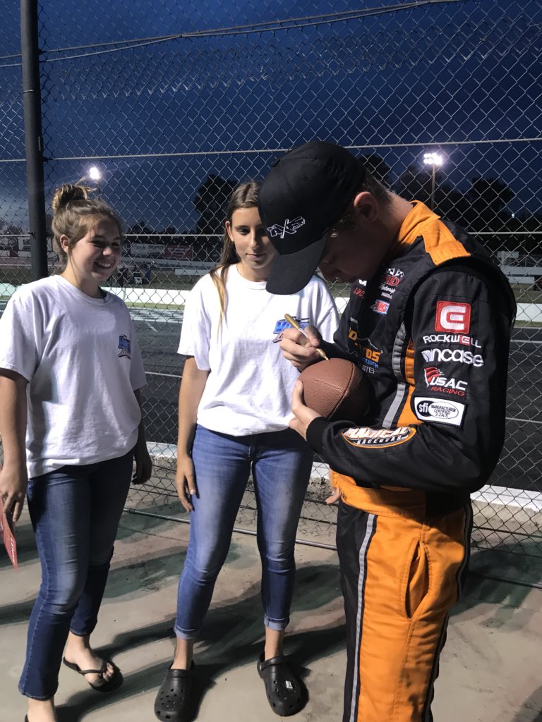 AdamLemkeRacing's tweet photo. Autograph session was in full force last night at Madera Speedway. It’s great meeting new fans! 🏁
#offaxispaint #RaceFace #JRiShocks #amsoilinc #SPY #GoPro #mtfxgraphics #teamoffaxis #lucasoilproducts #slickproducts #walmart https://t.co/wtoijxIq25