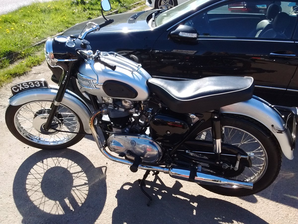 triumph1902's tweet image. Two beauties at Jack's Hill cafe this morning #Triumph