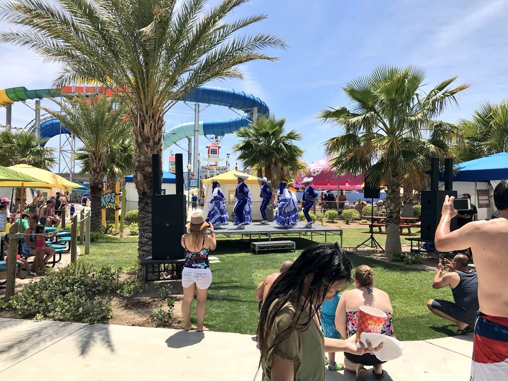 jenpbradley's tweet photo. The Cinco #celebration weekend #party continues today, at @cowabungabaylv, 😎Sunday 11-6pm! Get your discounts at @LaBonitaMarkets! 🌮Plus, enjoy our Friday & Monday #LuckyLocalsNights for $11.11. 💦#waterpark #splash #Day2 #Cincofun #family #kids #vegas @PositivelyLV @KTNV https://t.co/KJK83bawaD