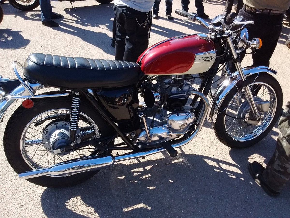 triumph1902's tweet image. Two beauties at Jack's Hill cafe this morning #Triumph