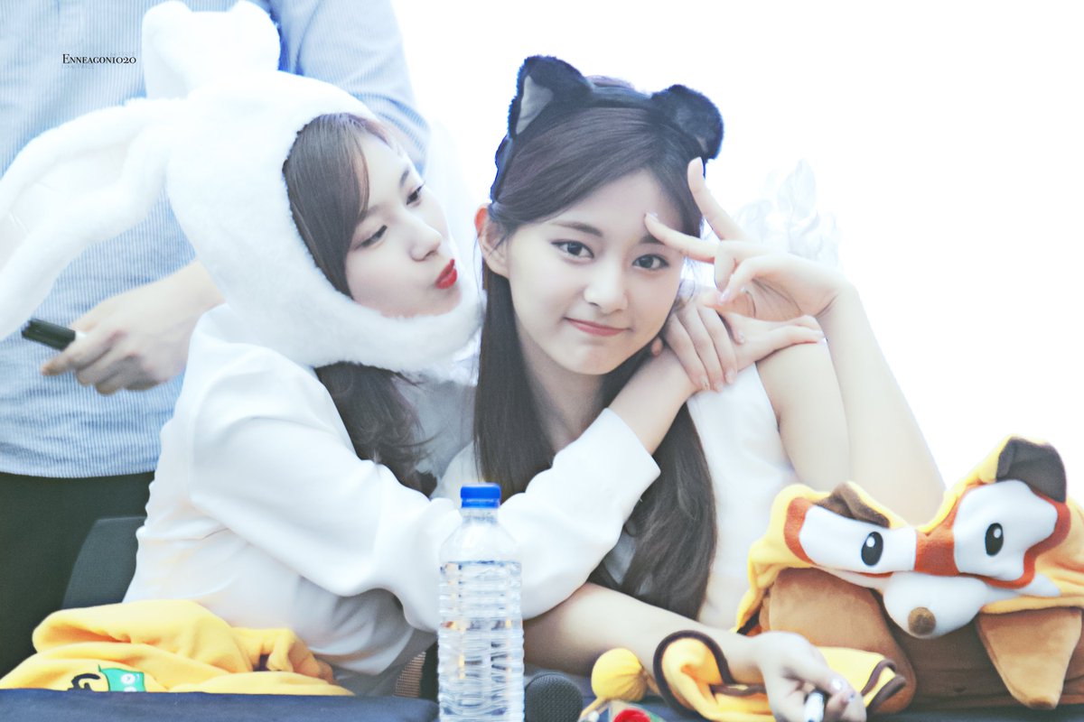 색깔 좀 수정하고 싶어서 다시 올리게 되었다~~ #TWICE #트와이스 #사나 #SANA #쯔위 #TZUYU