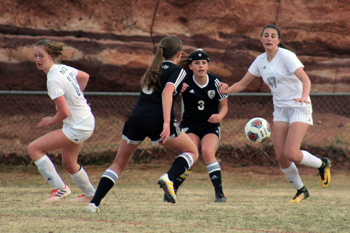 Grandview, Windsor, Jefferson Academy and Dawson take top seeds in girls soccer tournaments bit.ly/2JWOP6w