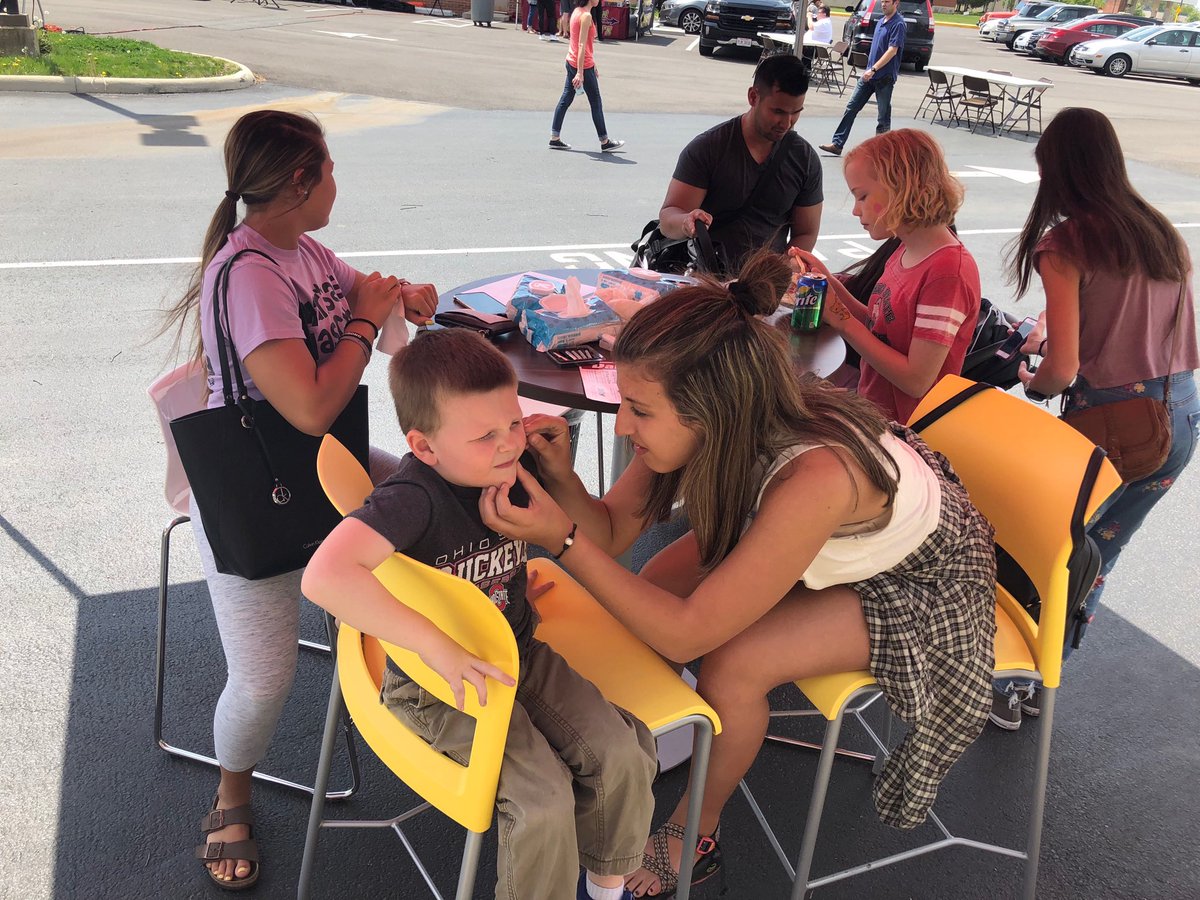 Coach_Morrison3's tweet photo. Facepainting time at the #ilcfair https://t.co/HKozFsdDsr