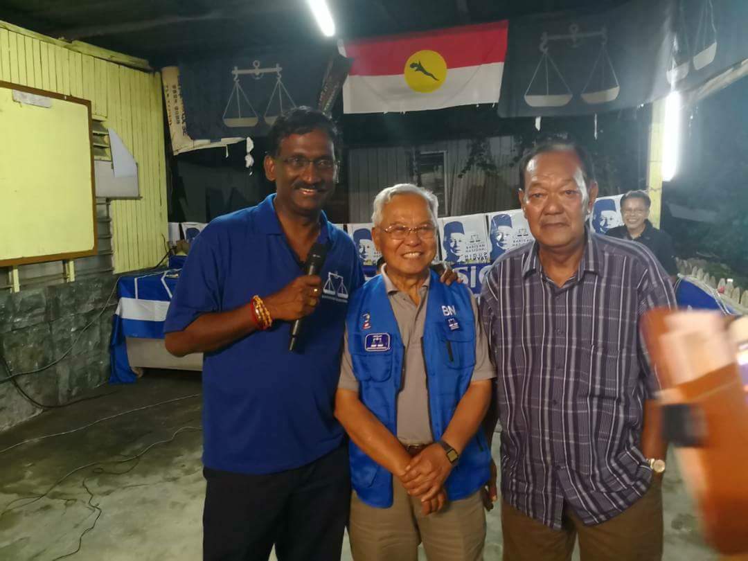 PKamalanathan's tweet photo. 6/5/2018 ; Saya singgah sebentar di Bilik Gerakan Desa Anggerik Fasa 1 untuk bertemu dengan sahabat-sahabat Jentera dan masyarakat setempat dan untuk melihat persiapan kempen yang telah disediakan. #P094 #HuluSelangor #HebatkanNegaraku #HidupRakyat #MIC14 #BersamaBN https://t.co/sfqz0TIvX6