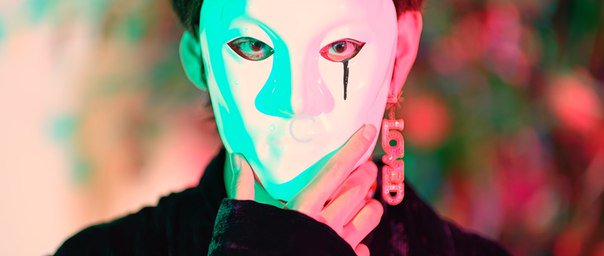 Chyh_Chu's tweet image. Этот мужчина делает больно всем 
И эта песня....она ему очень подходит(как мне кажется)
И этот клип....монтаж невероятный 
И мне немного страшно
Ибо он меня пугает 
Не знаю почему 
Но есть что-то такое
От чего в дрожь бросает 

#singularity 
#loveyourself轉tear