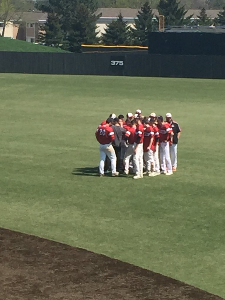 MichelleWaldern's tweet photo. So proud of this team for giving it their all!!! Fell short at the end but played a hell of a game ❤️⚾️🖤 #BoroProud #TeamIsFamily @EUClubBaseball https://t.co/5l2cKyZDho