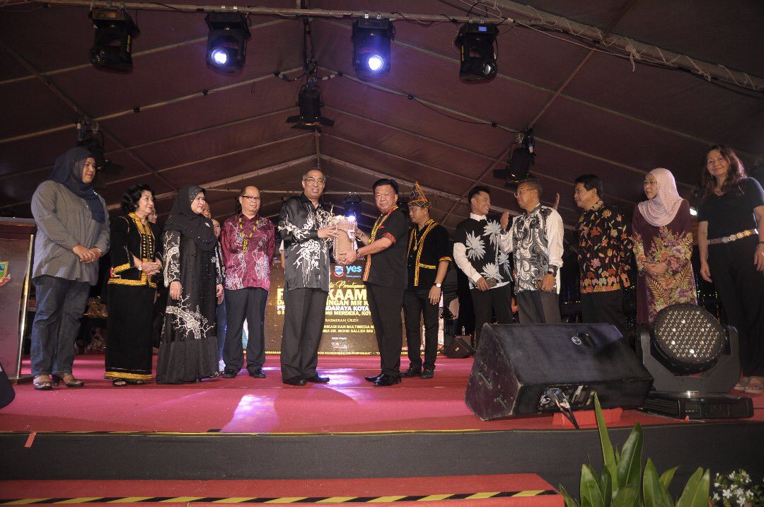 sec_press's tweet photo. Menteri Komunikasi &amp; Multimedia Datuk Seri Dr @sallehsaid merasmikan majlis penutup karnival pesta kaamatan peringkat Kota Kinabalu di Padang Merdeka, Kota Kinabalu @JapenSabah @kkmm_gov @KotaBeludtweet  #HebatkanNegaraKu https://t.co/VX0J1WzppV