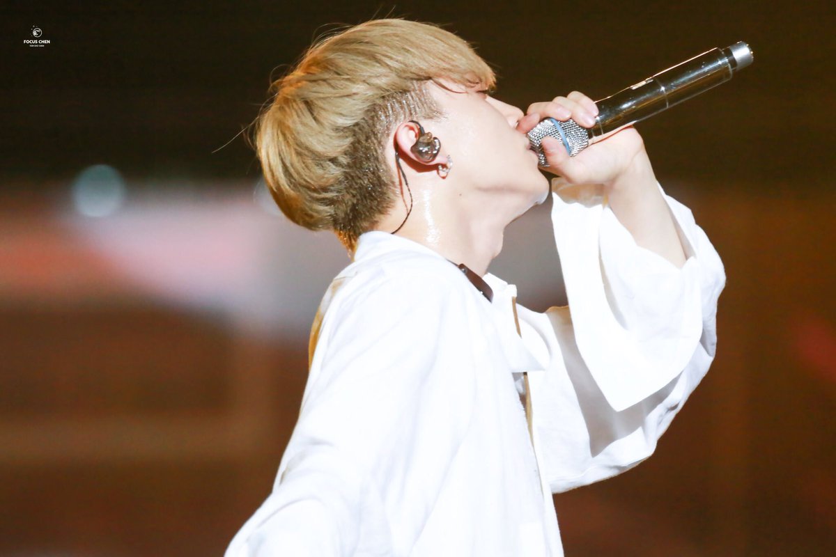 jongdae pics tweet media