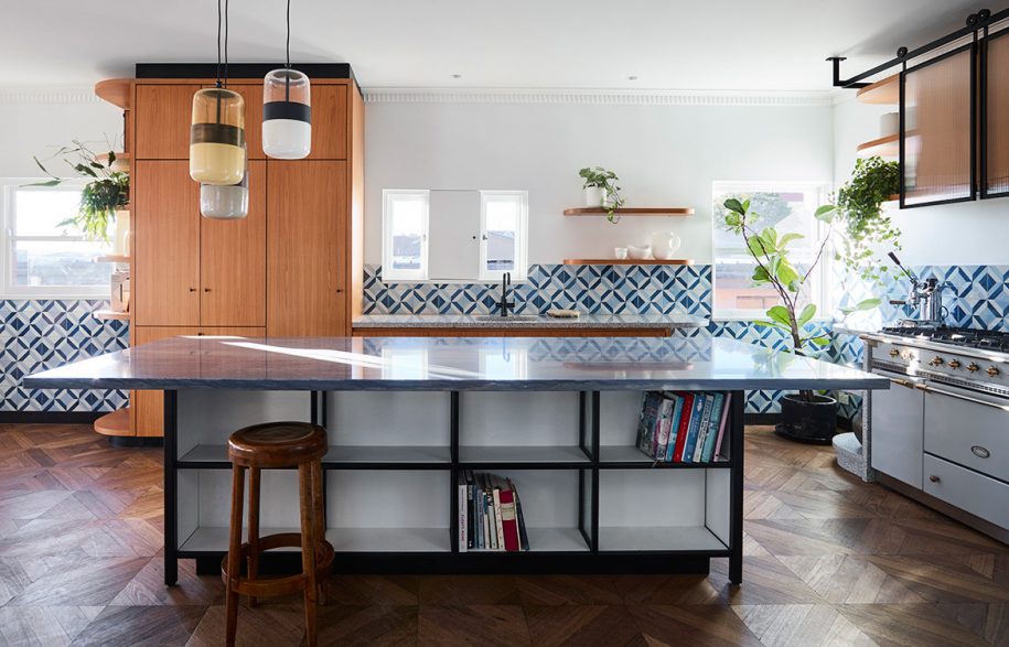 habitusliving's tweet photo. A Lesson In Avoiding Art Deco Overkill : Art Deco, done just right. Here designers and architects share their modern take on the design elements that shaped the Roaring Twenties and beyond, and reveal how others can follow suit. | https://t.co/3nJtEFyM6V - https://t.co/hDSAfVeUcY https://t.co/O0VCi4MN3A