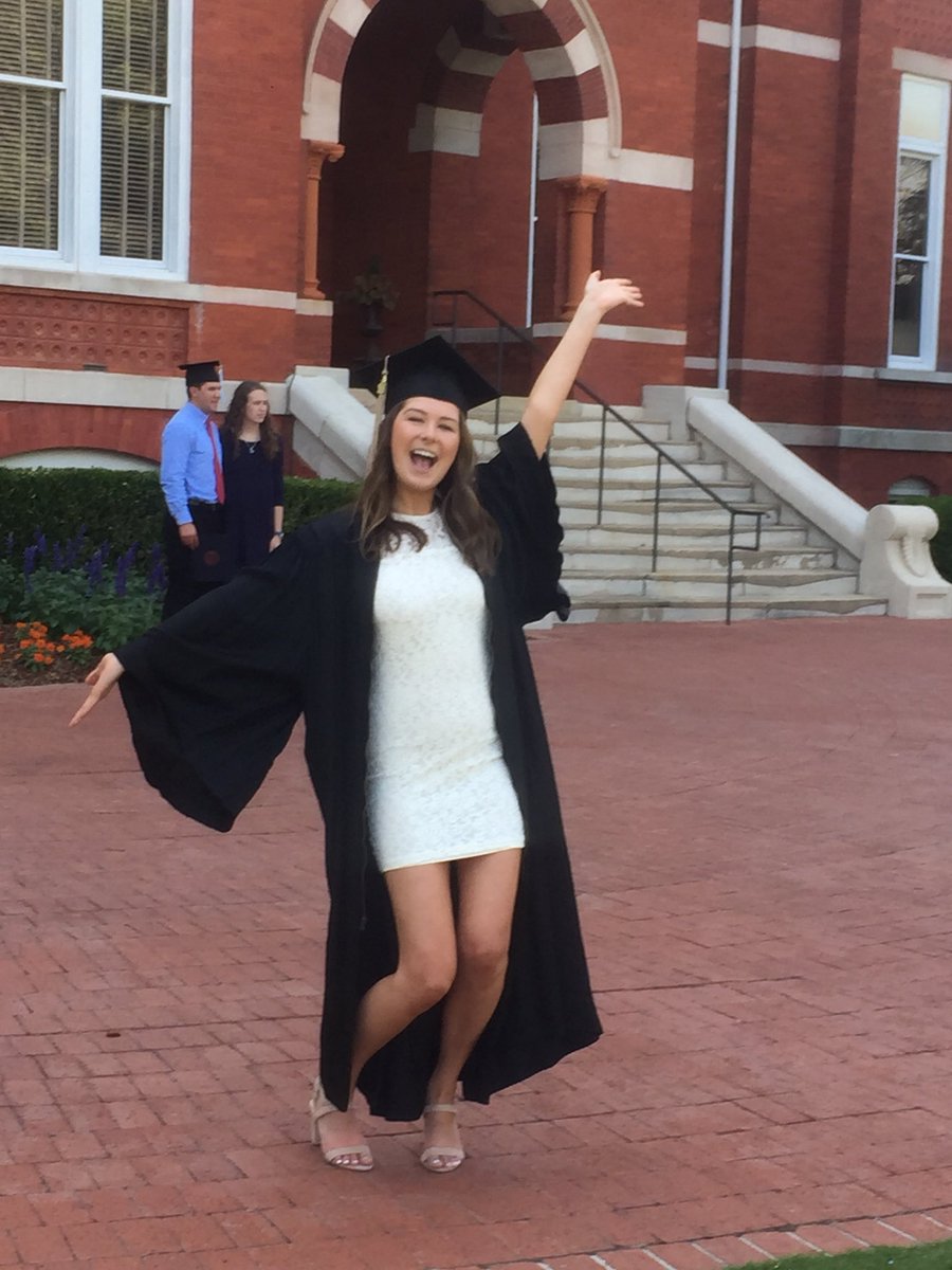 Congratulations, Caroline! 🎉🎓 We’re so proud of you!!! 😘#auburngrad
