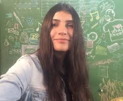 #TeenMusic: Claudia Prieto es una cantautora del género Folk-pop de Maracaibo. Estudió música desde muy temprana edad, a sus 4 años ya participaba en corales, e inicio sus estudios de piano clásico y solfeo a los 6 en el conservatorio José Luis Paz en Maracaibo. <a href="/ClaudiaPrieto77/">Claudia Prieto</a>