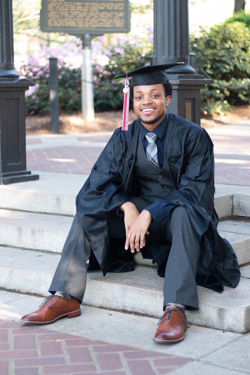 jamarmar_'s tweet photo. Get a Bacehlors?
Get a Masters?
Do it in Four Years?
Do it debt free?
Be the student commencement speaker at your college graduation? 
Consider it handled. 
#UGA18 #BlackAndHooded #Mastered https://t.co/4mhB1Lqlzv