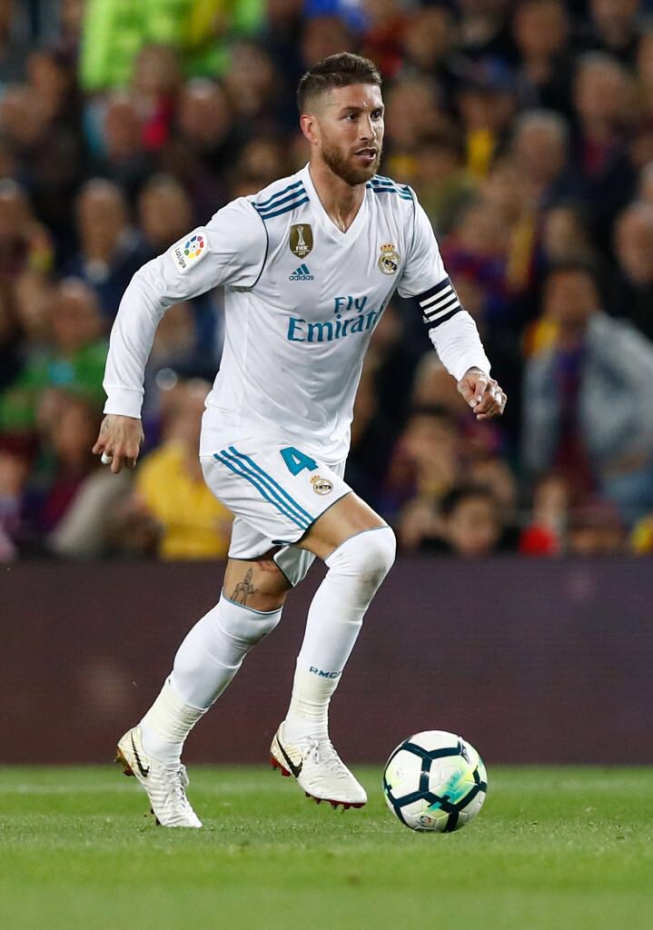 SergioRamos's tweet image. ¿Quién dijo #Clásico descafeinado? Orgulloso de mi escudo, de mi equipo y de su lucha. Hasta el final, #HalaMadrid
Who said this #Clásico was supposed to be dull? Proud of my crest, my team and the fight. Until the end, #HalaMadrid
