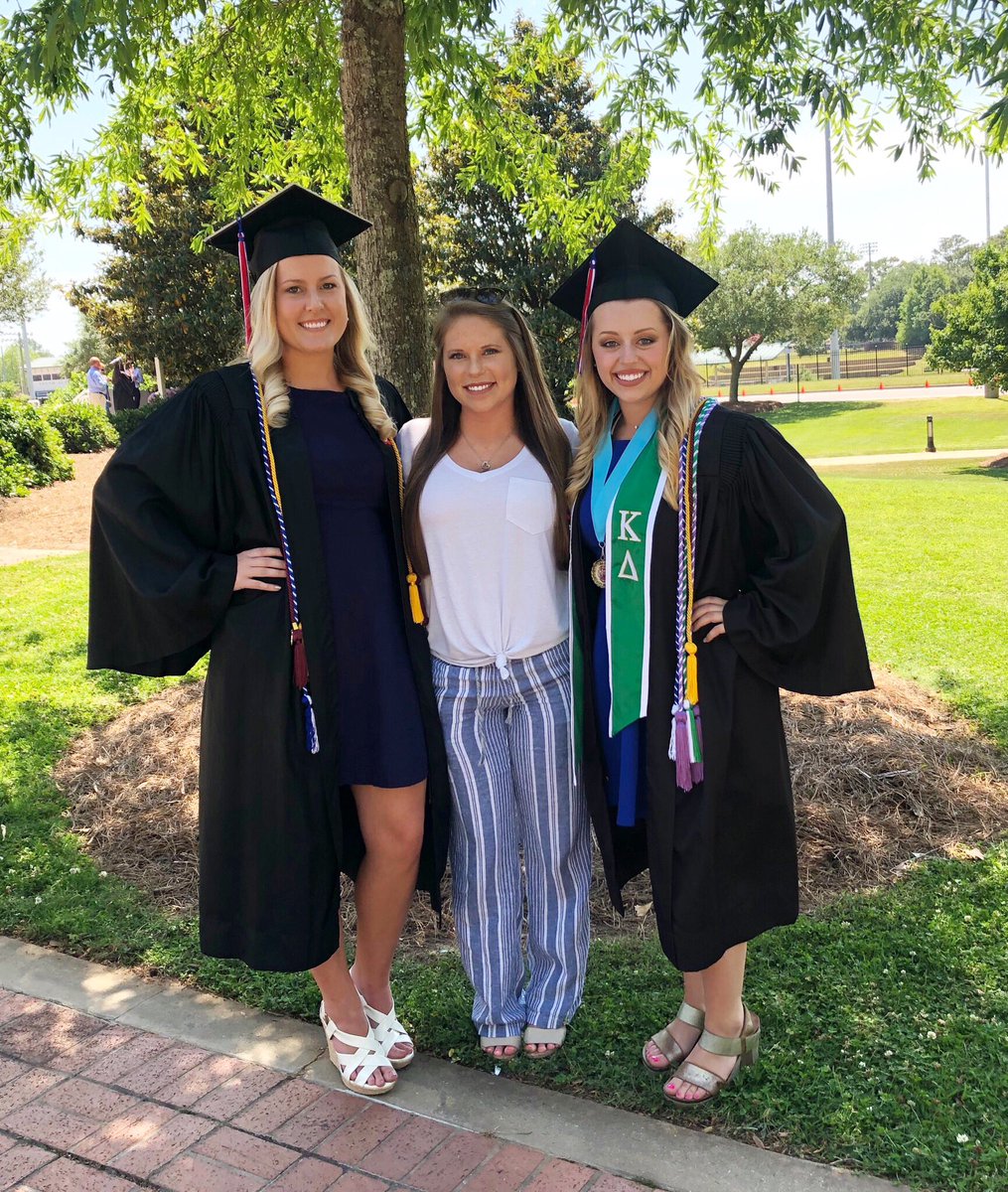 KenadeeLayne's tweet photo. From meeting these pretty girls in 6th grade home room to watching these beautiful women graduate from nursing school, I’m sooo happy &amp; proud of y’all❣️ https://t.co/btSX7RvNxl