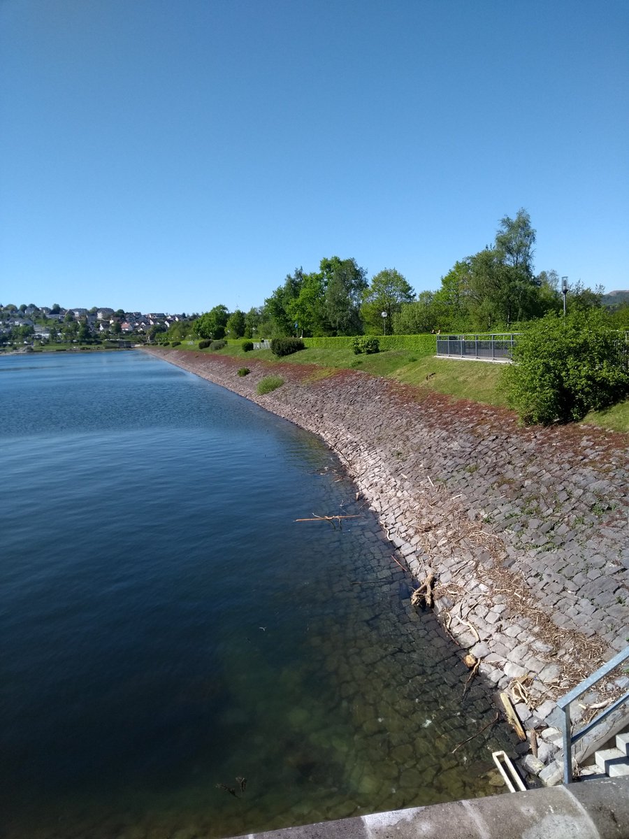 WarwalkerUpdate's tweet image. Sorpe Dam, damaged by the RAF in the Operation Chastise raid - had to be attacked down the length of the dam and with non-rotating "bouncing bombs" due to the shallow earth bank design.