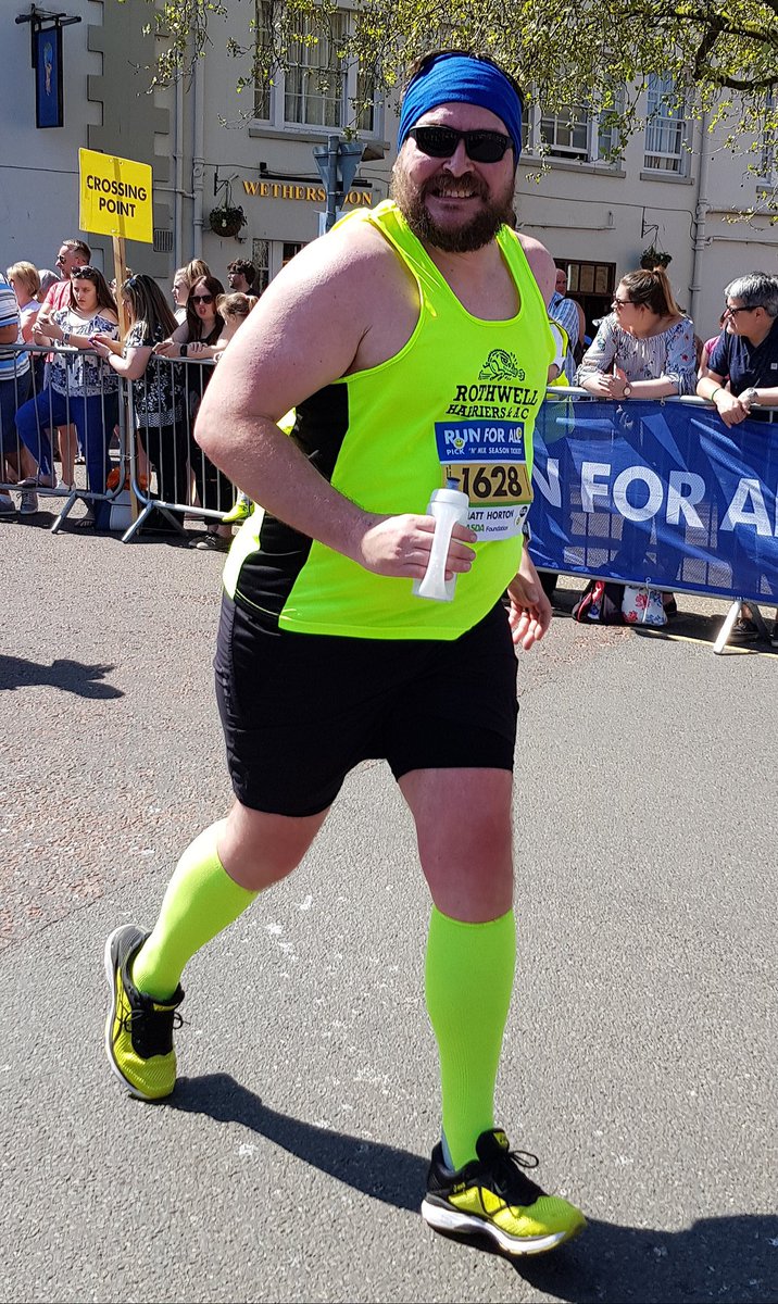 Took this photo of my amazing @MatthewAHorton as he came down the home straight earlier, so proud of him!! 😍😍😍 @runforall @janesappeal #GEAR10K