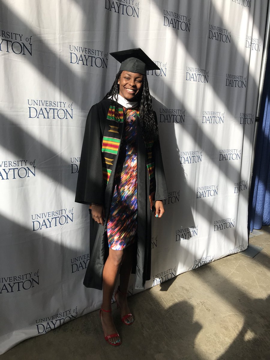 Ja3405_'s tweet image. And I’m Back 👩🏾‍🎓🎉✌🏾❤️ #IssaGraduate
