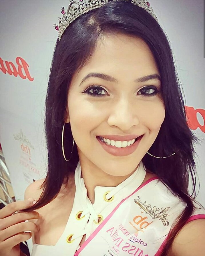 ShrutikshaNayak's tweet photo. Thankyou Bata for the felicitations today. It was a good experience clicking selfies with everyone 🤗💯
@missindiaorg @bata.india
#blessed😇
#Smile #MissIndia2018 #Batastore #Bhubaneshwar #MissIndiaodisha #Clickandpost #Happiness #Hardwotk #Determination #LifetimeJourney #Fbb https://t.co/2meiiBe3nX