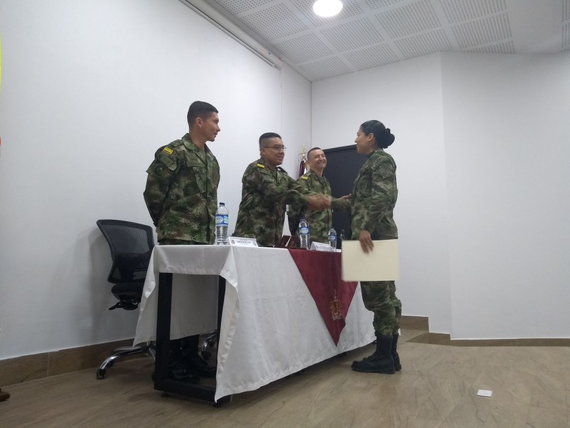 Ingenieros_EJC's tweet photo. #IngenierosMilitares Oficiales, Suboficiales y Soldados profesionales del #BIOPE #BIADE #BRING #COING, del @COL_EJERCITO se certifican y acreditan con cursos de Manejo y Aprovechamiento de Aguas e Instalacion de Puentes en Estructura Metálica Modular para servir a #Colombia https://t.co/Xpi505DAIx