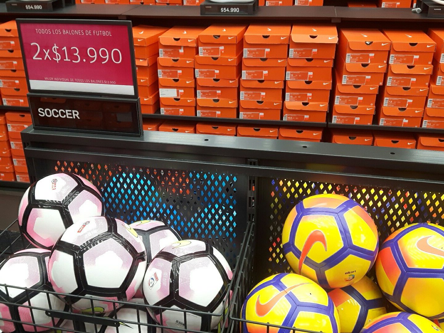 As águila fantasma Descuentos Rata 🐭 Twitterren: "El Nike del Outlet San Pedro de la Paz  tiene los balones a 2x$13990! https://t.co/7b5asThO51" / Twitter