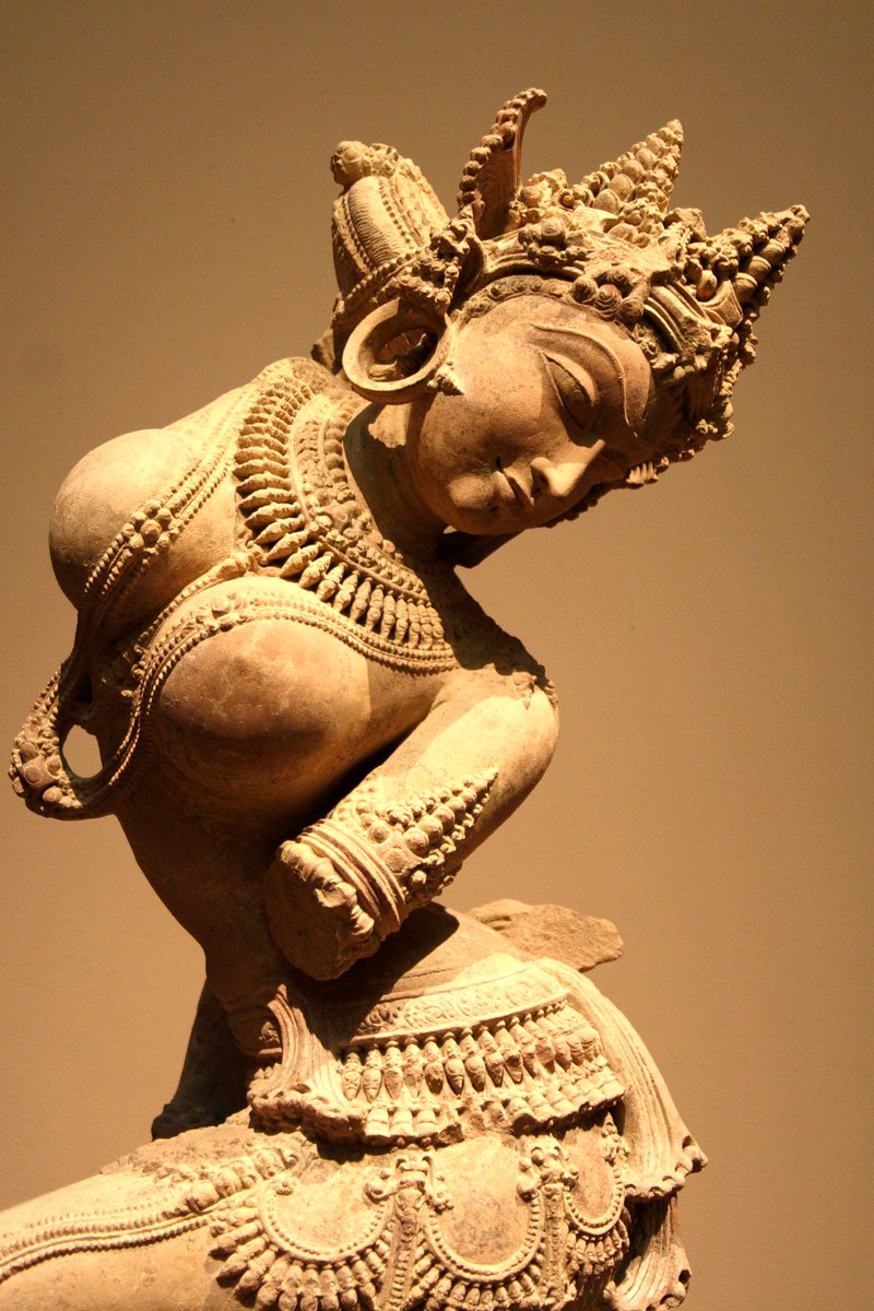 An Apsara belonging to the same Gahadavala era now lies smuggled at the Metropolitan museum at new york city. Has suffered extensive damage as a result of islamic iconoclasm.  https://www.metmuseum.org/art/collection/search/38153