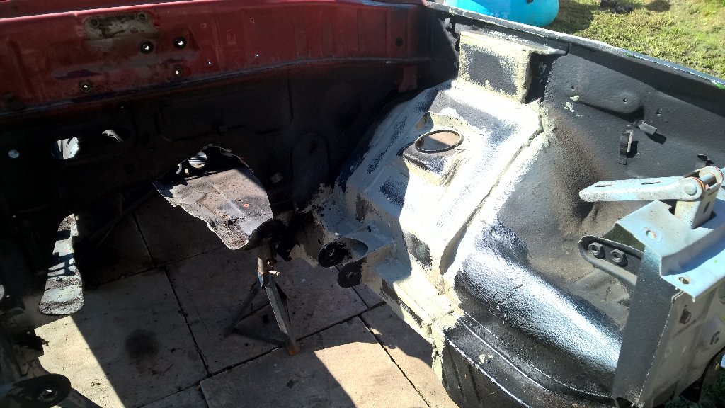 So as planned have been out with the welder and my wife following with the seam sealer 😁