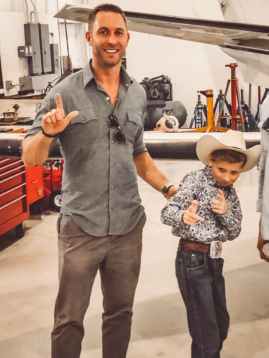 Kliff Kingsbury (@kliffkingsbury) on Twitter photo “Put your Guns Up, bro...” Savage move <a href="/theMasonRamsey/">Mason Ramsey</a>. You win this round. #WreckEm #DoubleGunsUp “Put your Guns Up, bro...” Savage move <a href="/theMasonRamsey/">Mason Ramsey</a>. You win this round. #WreckEm #DoubleGunsUp