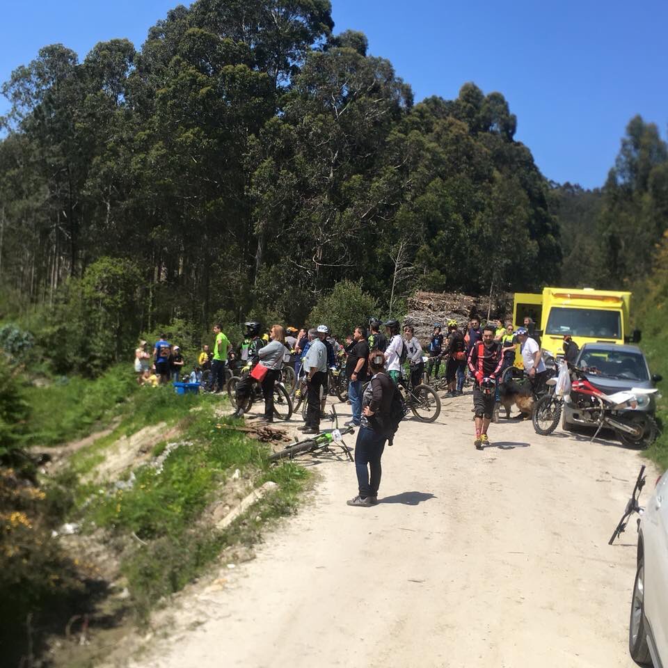 amb_burela's tweet photo. Enduro Monte Castelo Burela Cerezo BIKES❗️II ENDURO MONTE CASTELO BURELA❗️una gozada como bajan est@s fenomen@s...nos vemos en la proxima💪💪
#ENDUROMONTECASTELO #AMBULANCIASBURELA #BTT #BICICLETAS #CICLISTAS #RIDER #ENDURO https://t.co/zpU4Bkm5ao