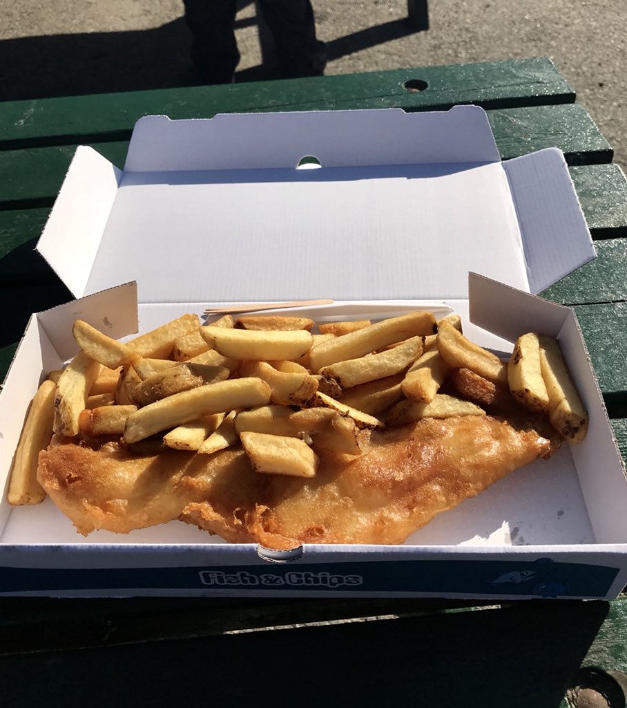 WindyWilson88's tweet photo. Took a drive up to #Ballater today through #Blair #Glenshee and #Braemar was absolutely glorious as well
Stopped at @theglenshee for a drink, and even had time for a fish supper at the #HungryHighlander in #Braemar on the way home #TangLife #V8 #BringTheNoise https://t.co/R1nLOLrtT6