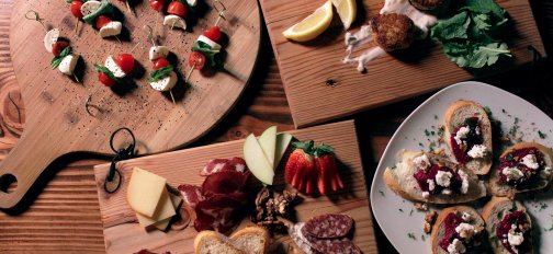 MealshareYVR's tweet image. Do you like eating and giving back to your community at the same time? Well we&apos;ve got the event for you! Grab some friends and head to @ThePortsidePub on May 9th where for every $1 YOU spend on food $1 is being donated to Mealshare! #FightHungerWithHunger #YVR #Gastown