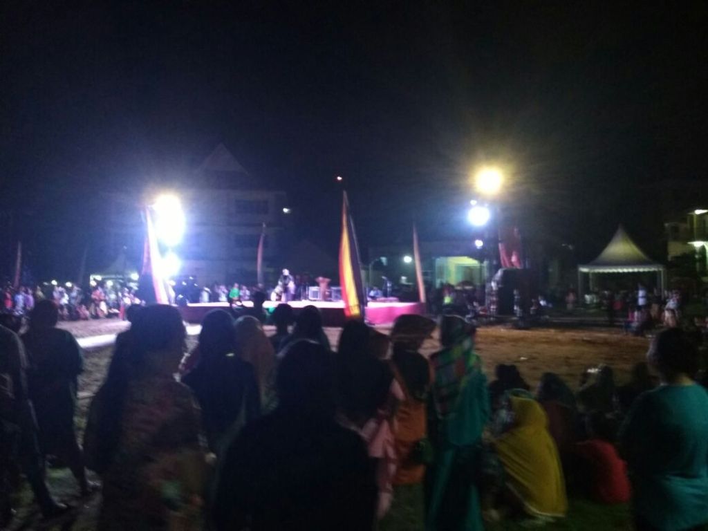 GenpiAnambas's tweet photo. PEMBUKAAN PERGELARAN BUDAYA NUSANTARA MINANG KABAU https://t.co/8inHFeBubN https://t.co/4xgSSo6C5Z